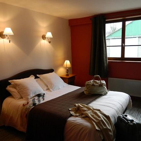 Logis - Auberge Du Colombier Guînes Esterno foto