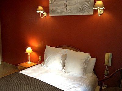 Logis - Auberge Du Colombier Guînes Esterno foto
